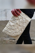 Load image into Gallery viewer, Simple Straw Clutch