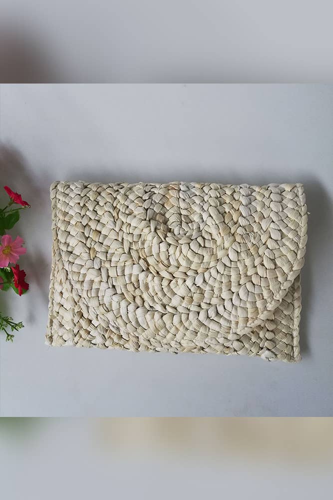 Simple Straw Clutch